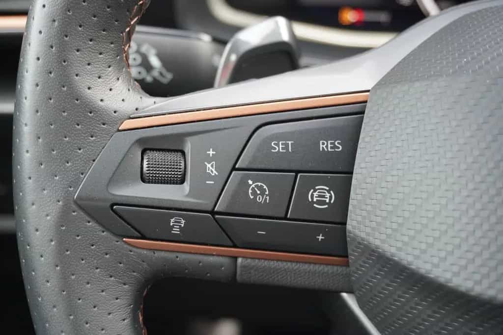 Cupra Formentor 2.0 VZ ACC LED Navi AHK Beats Kamera 09/2022-photo-14