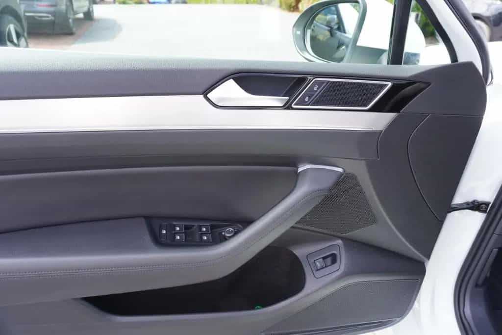 Volkswagen Passat Variant 1.8 TSI R-Line LED Navi ACC AHK 02/2017-photo-11