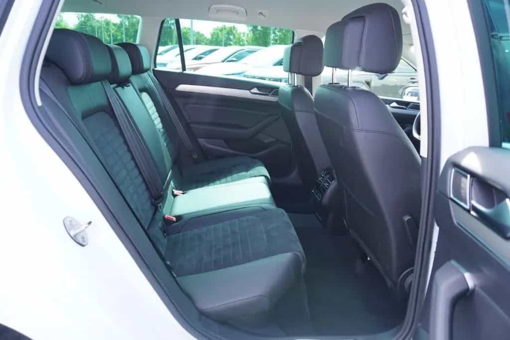 Volkswagen Passat Variant 1.8 TSI R-Line LED Navi ACC AHK 02/2017-photo-13