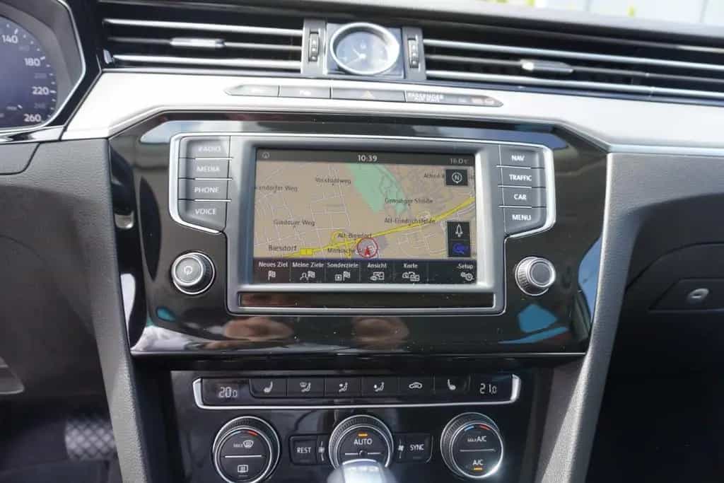 Volkswagen Passat Variant 1.8 TSI R-Line LED Navi ACC AHK 02/2017-photo-19