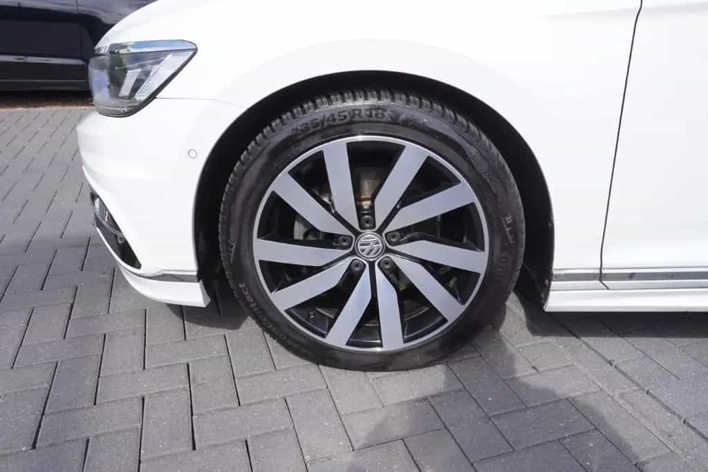 Volkswagen Passat Variant 1.8 TSI R-Line LED Navi ACC AHK 02/2017-photo-24