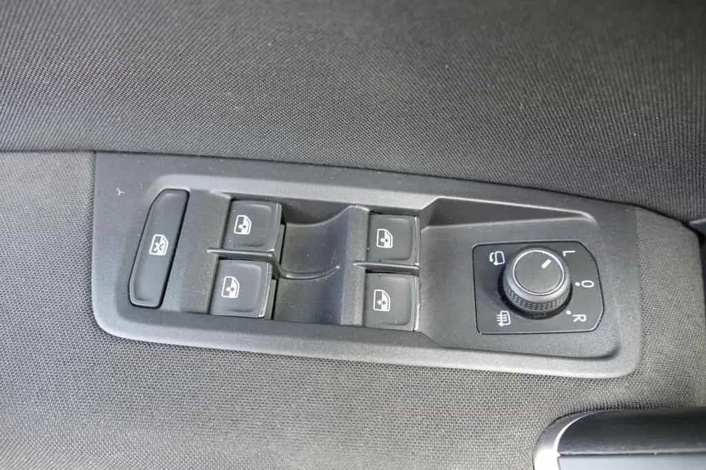 Volkswagen Touran 1.5TSI Highline LED Navi ACC Sitzheizung 03/2021-photo-19