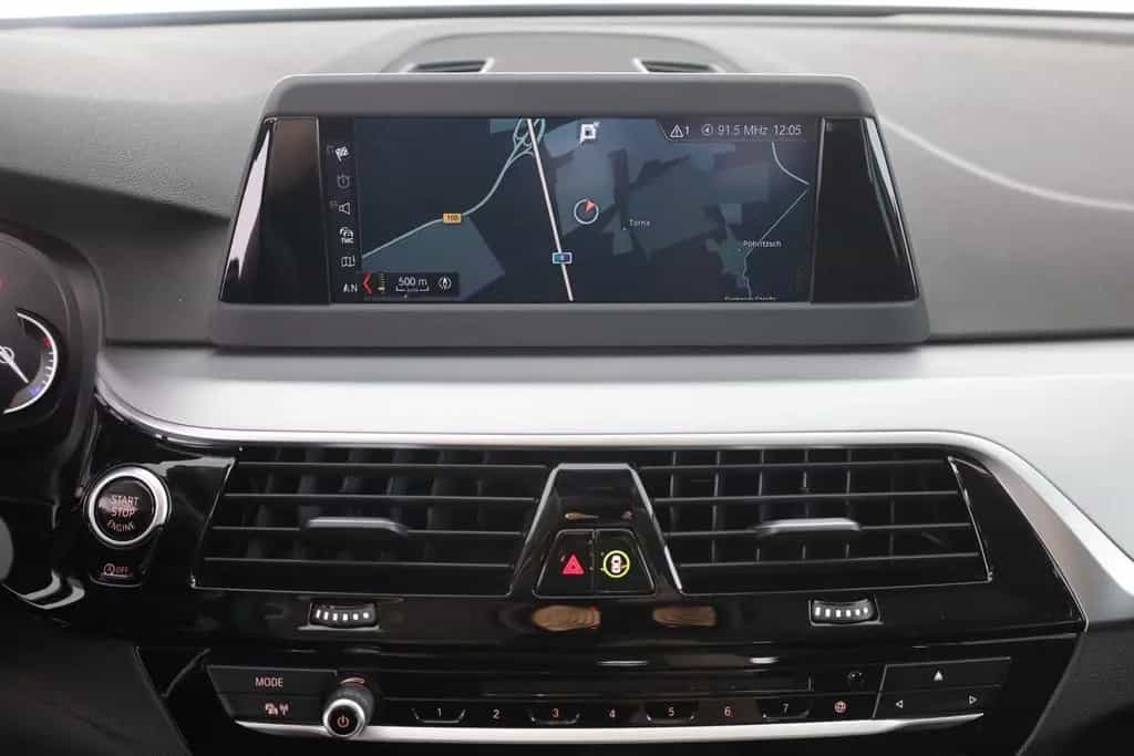 BMW 520 d Touring LED Kamera Navi ACC Sitzheizung 04/2019-photo-10