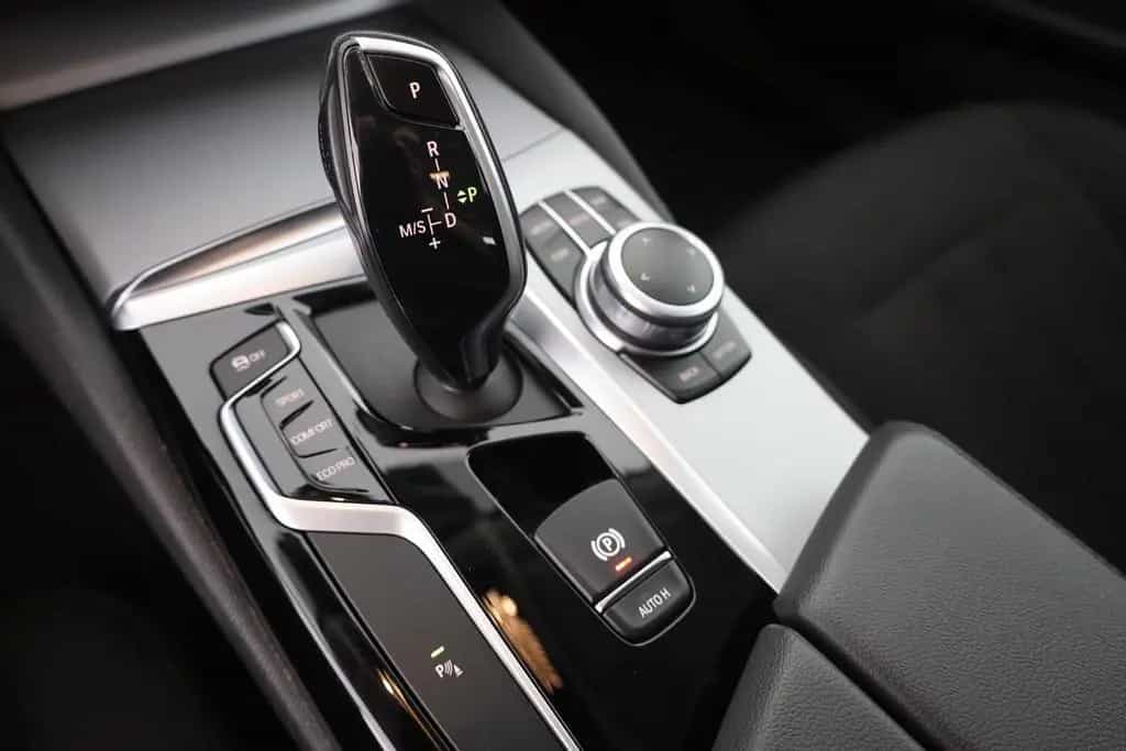 BMW 520 d Touring LED Kamera Navi ACC Sitzheizung 04/2019-photo-13
