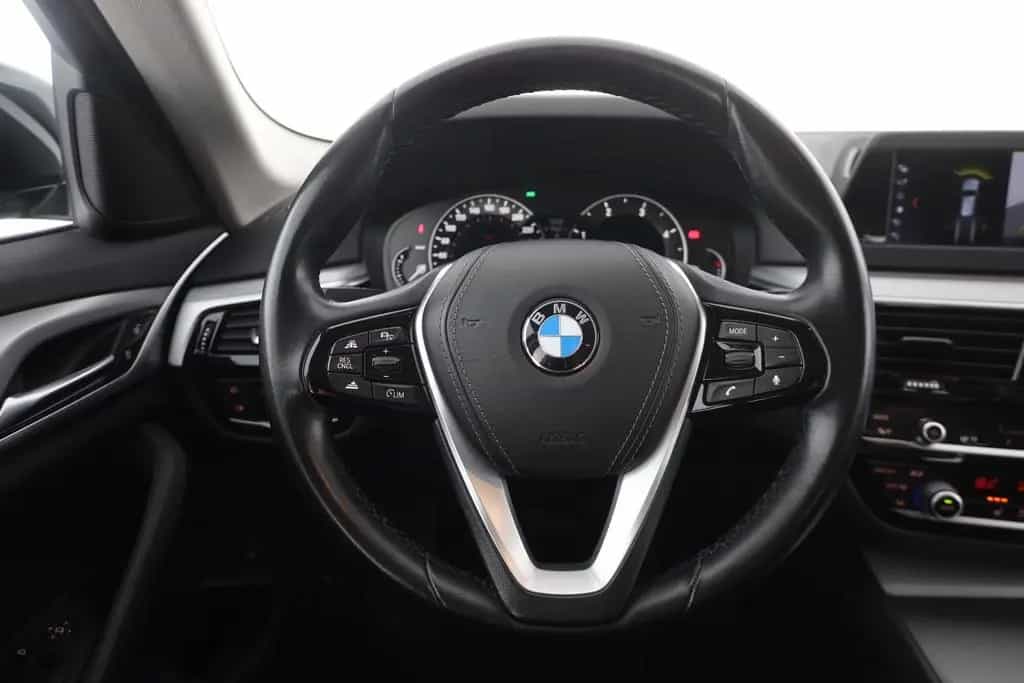 BMW 520 d Touring LED Kamera Navi ACC Sitzheizung 04/2019-photo-15