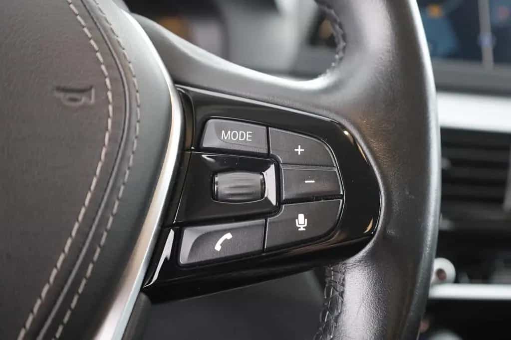 BMW 520 d Touring LED Kamera Navi ACC Sitzheizung 04/2019-photo-17