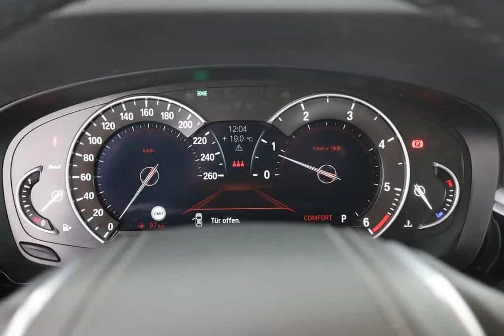 BMW 520 d Touring LED Kamera Navi ACC Sitzheizung 04/2019-photo-18