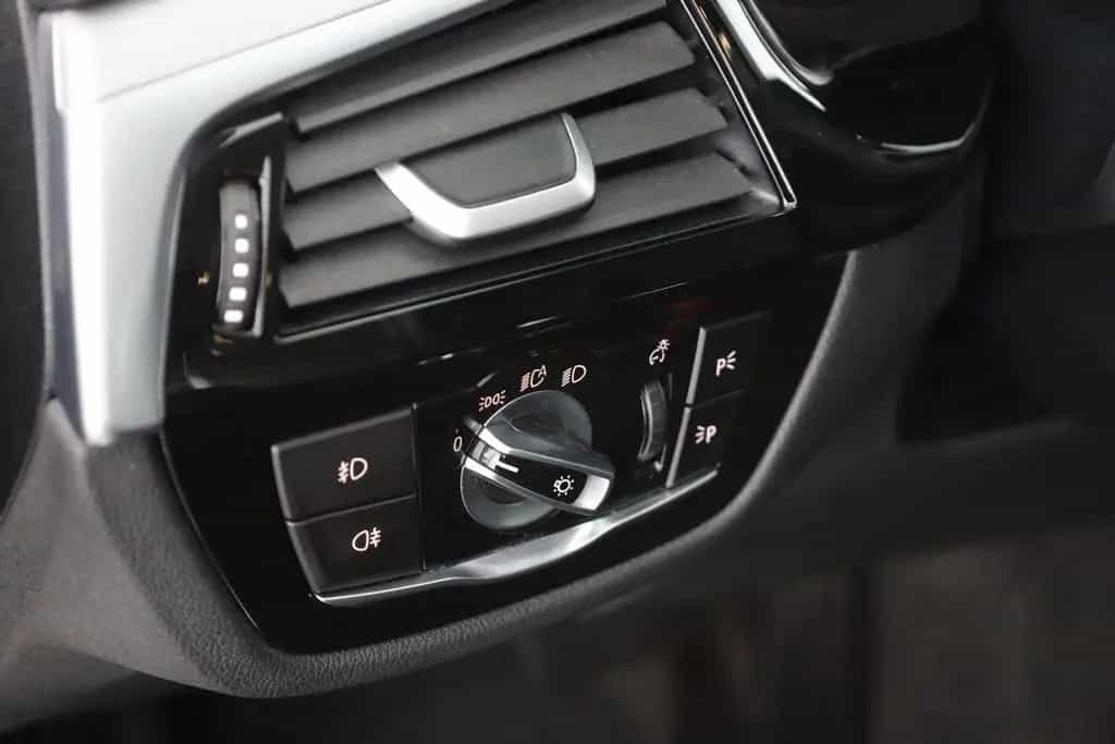 BMW 520 d Touring LED Kamera Navi ACC Sitzheizung 04/2019-photo-21
