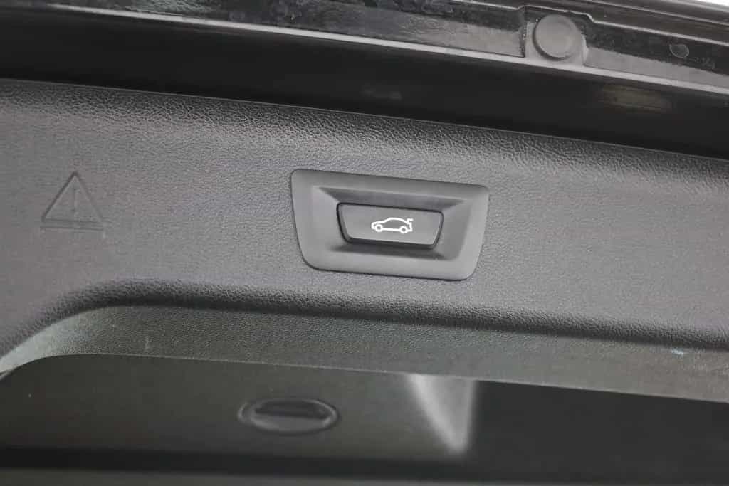 BMW 520 d Touring LED Kamera Navi ACC Sitzheizung 04/2019-photo-29