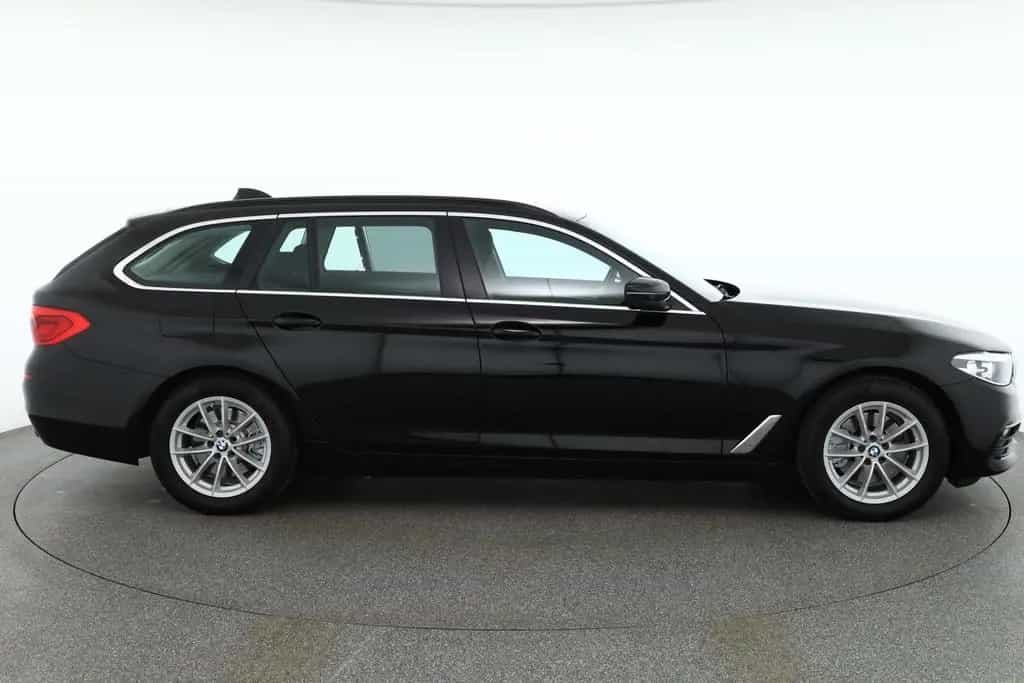 BMW 520 d Touring LED Kamera Navi ACC Sitzheizung 04/2019-photo-5