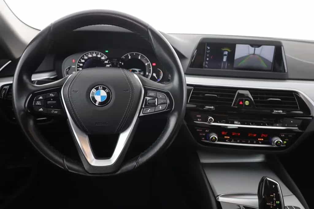 BMW 520 d Touring LED Kamera Navi ACC Sitzheizung 04/2019-photo-9