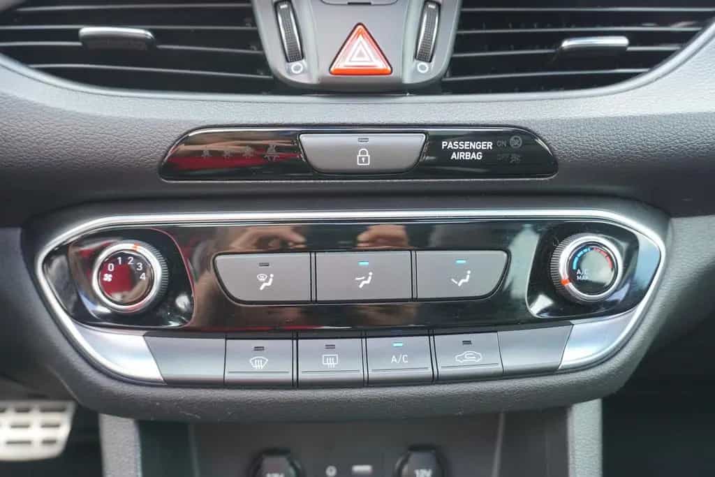 Hyundai i30 1.4 T-GDI N Line Panorama Kamera Sitzheizung 11/2018-photo-23