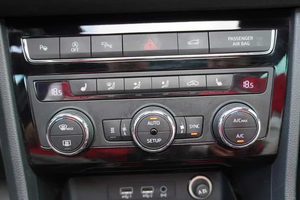 Seat Ateca 2.0 TSI FR 4Drive Standheizung Beats 360° 02/2019-photo-37