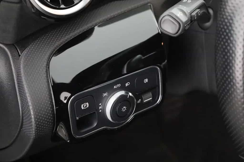 Mercedes-Benz A 35 AMG A35 AMG 4Matic LED Navi Alcantara AHK Kamera DAB 01/2021-photo-19