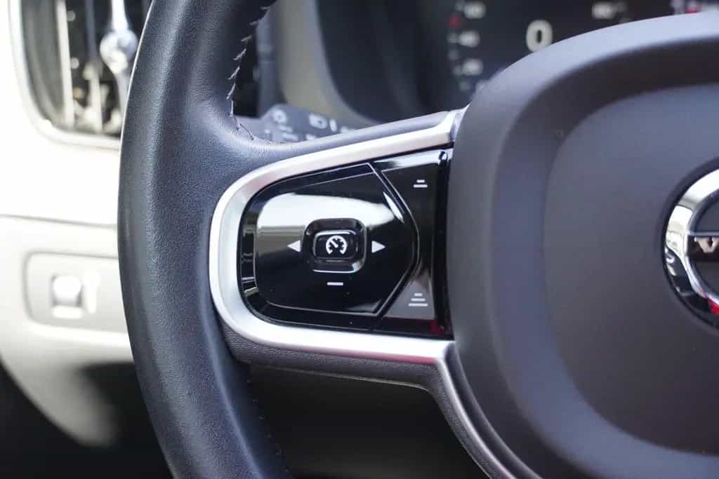 Volvo XC60 2.0 M-Hybrid Inscription 2WD LED Navi Leder 06/2020-photo-19