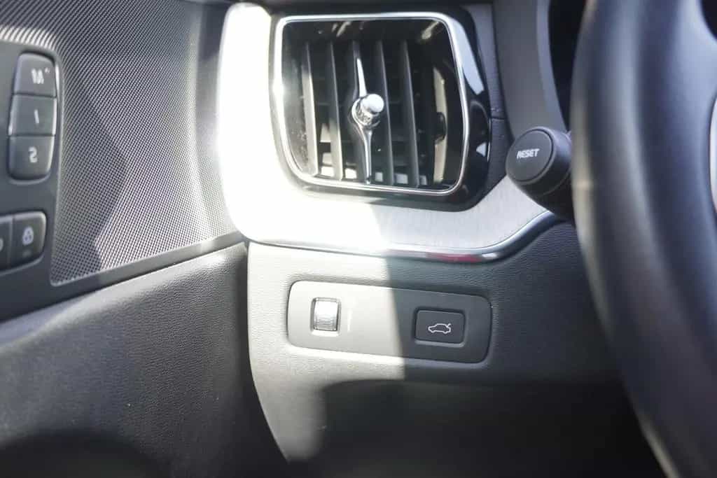 Volvo XC60 2.0 M-Hybrid Inscription 2WD LED Navi Leder 06/2020-photo-23