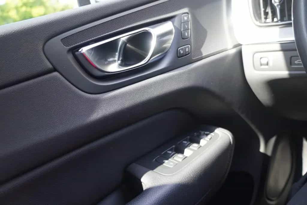 Volvo XC60 2.0 M-Hybrid Inscription 2WD LED Navi Leder 06/2020-photo-24