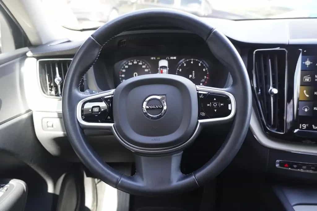 Volvo XC60 2.0 M-Hybrid Inscription 2WD LED Navi Leder 06/2020-photo-9