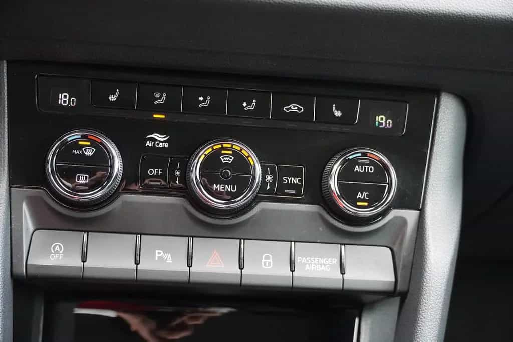 Skoda Karoq 1.5 TSI DSG Style LED Navi SmartLink PDC 09/2018-photo-21