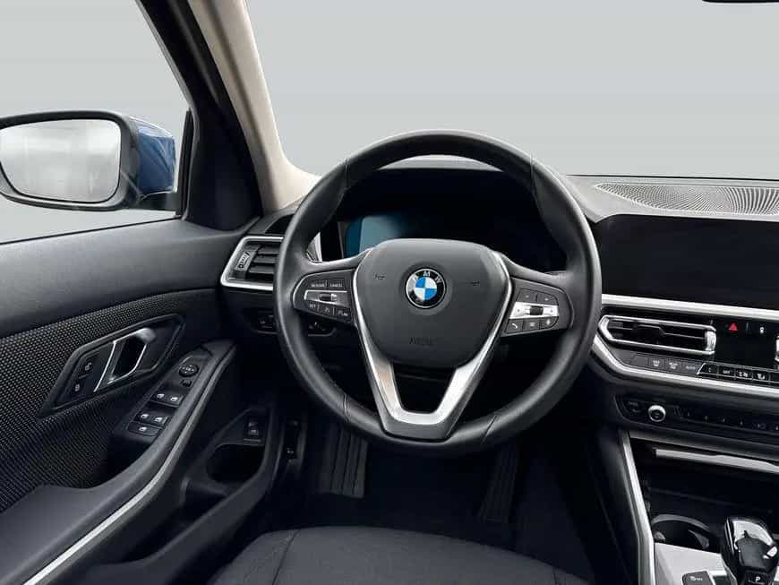BMW 320 d Touring xDrive Aut. PDC* AHK* 04/2021-photo-17