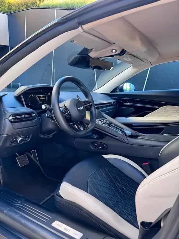 Aston Martin DB12 4.0 V8 Volante 06/2024-photo-5