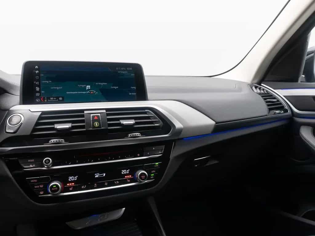 BMW X3 xD20d Luxury Line Kamera AHK HUD Alarm 19Zoll 01/2019-photo-20