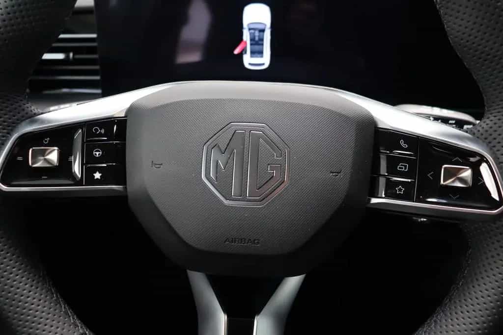 MG HS Luxury 1.5 ACC SHZ 360°  Elektr. Heck AKTION 12/2024-photo-8