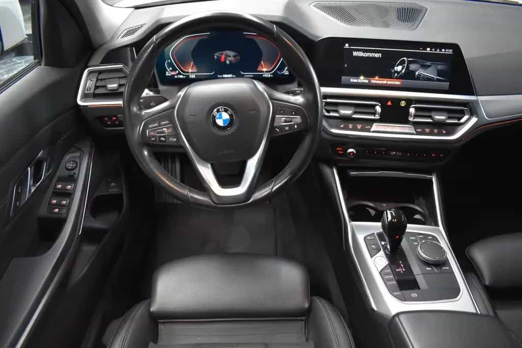 BMW 320 d Touring xDrive SPORT LINE*AHK*PANO*ACC*LED 10/2021-photo-1