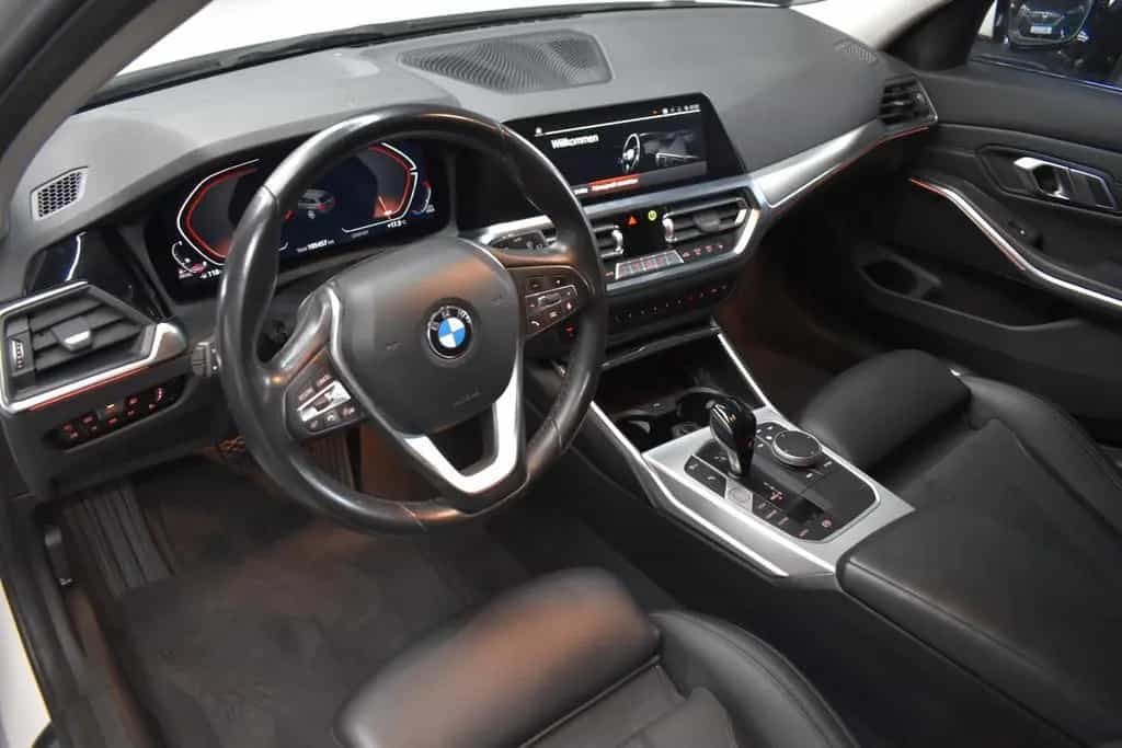 BMW 320 d Touring xDrive SPORT LINE*AHK*PANO*ACC*LED 10/2021-photo-12