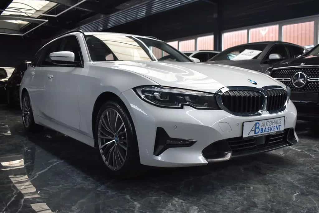 BMW 320 d Touring xDrive SPORT LINE*AHK*PANO*ACC*LED 10/2021-photo-17
