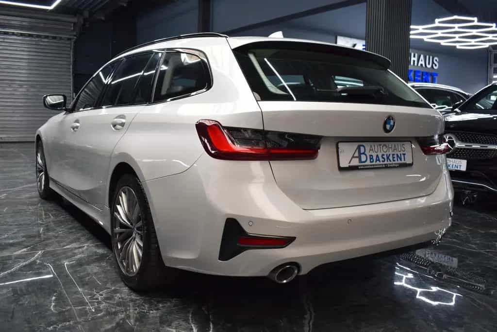 BMW 320 d Touring xDrive SPORT LINE*AHK*PANO*ACC*LED 10/2021-photo-7