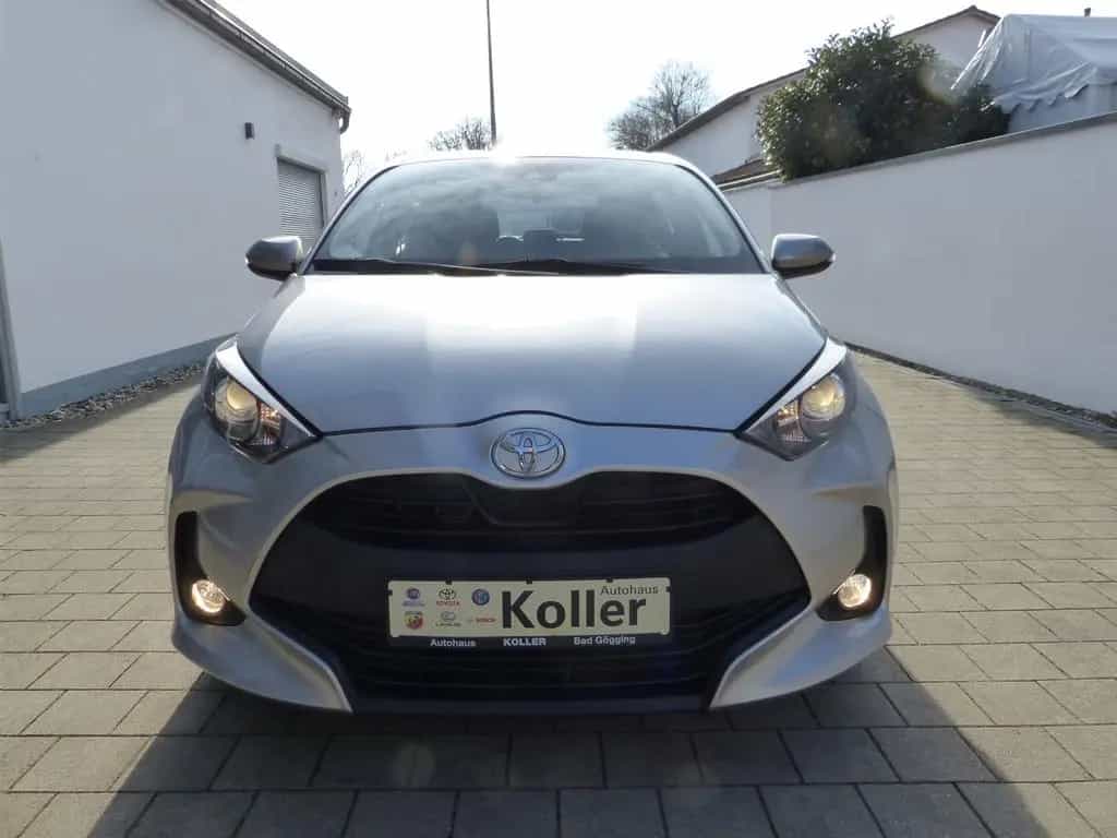 Toyota Yaris 1.5 VVT-iE Klima Kamera SHZ CarPlay Alu 10/2022-photo-4