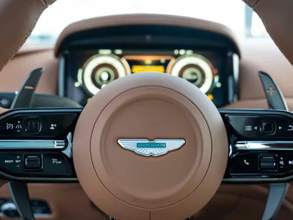 Aston Martin DB12 V8 Coupe null-photo-10