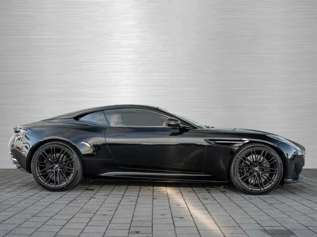 Aston Martin DB12 V8 Coupe null-photo-14