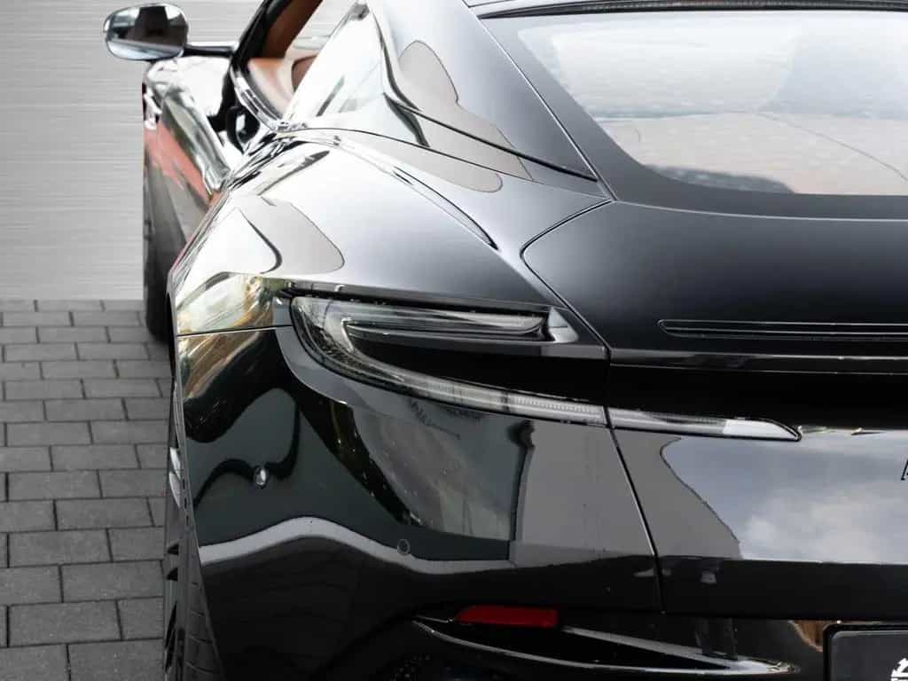 Aston Martin DB12 V8 Coupe null-photo-22