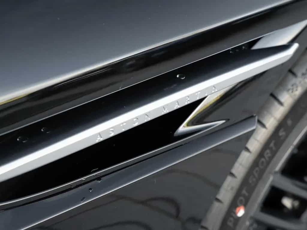 Aston Martin DB12 V8 Coupe null-photo-23