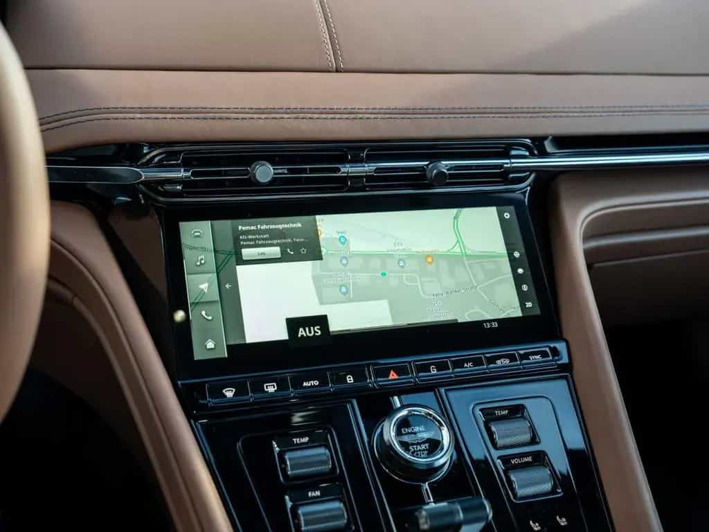 Aston Martin DB12 V8 Coupe null-photo-24