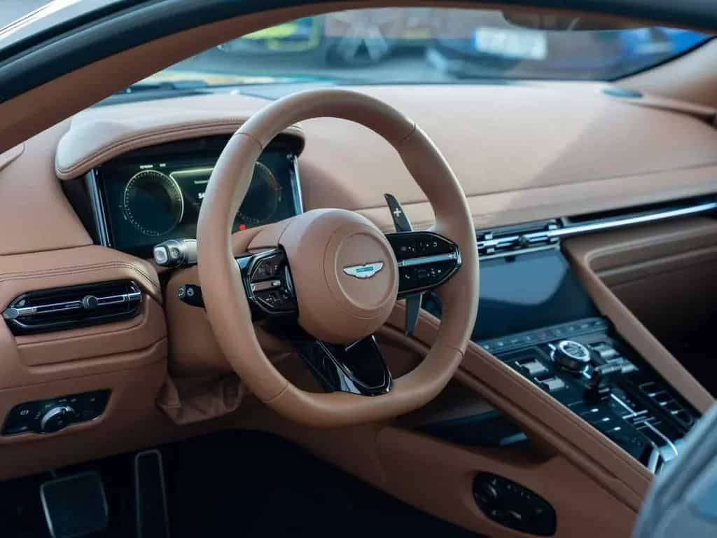 Aston Martin DB12 V8 Coupe null-photo-26