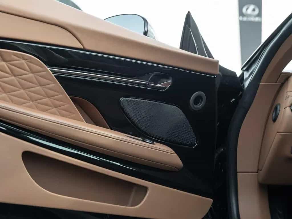 Aston Martin DB12 V8 Coupe null-photo-29