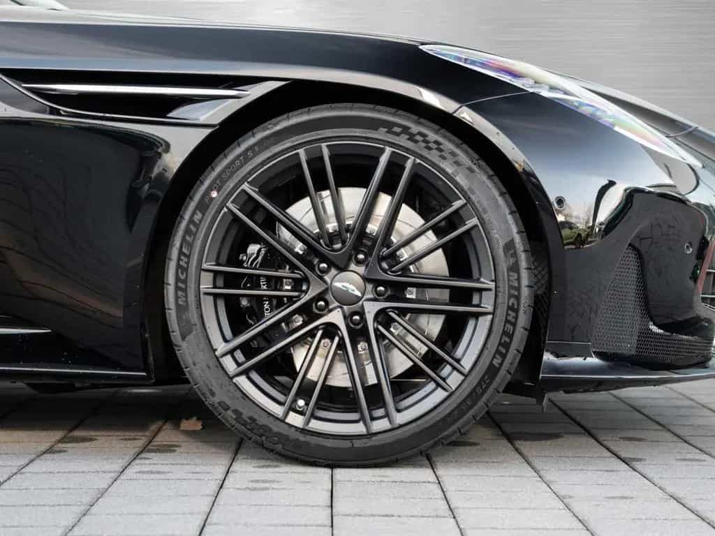 Aston Martin DB12 V8 Coupe null-photo-3