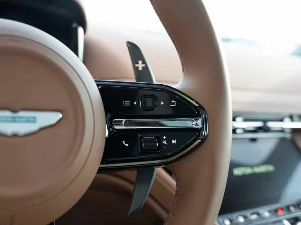 Aston Martin DB12 V8 Coupe null-photo-30