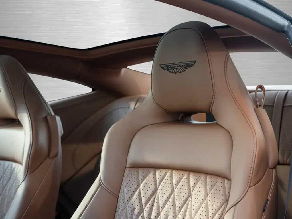 Aston Martin DB12 V8 Coupe null-photo-4