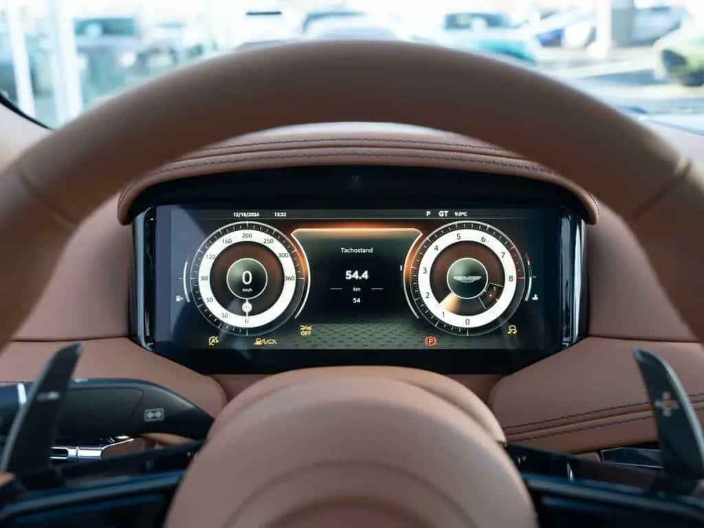 Aston Martin DB12 V8 Coupe null-photo-5