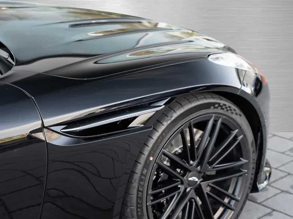 Aston Martin DB12 V8 Coupe null-photo-8