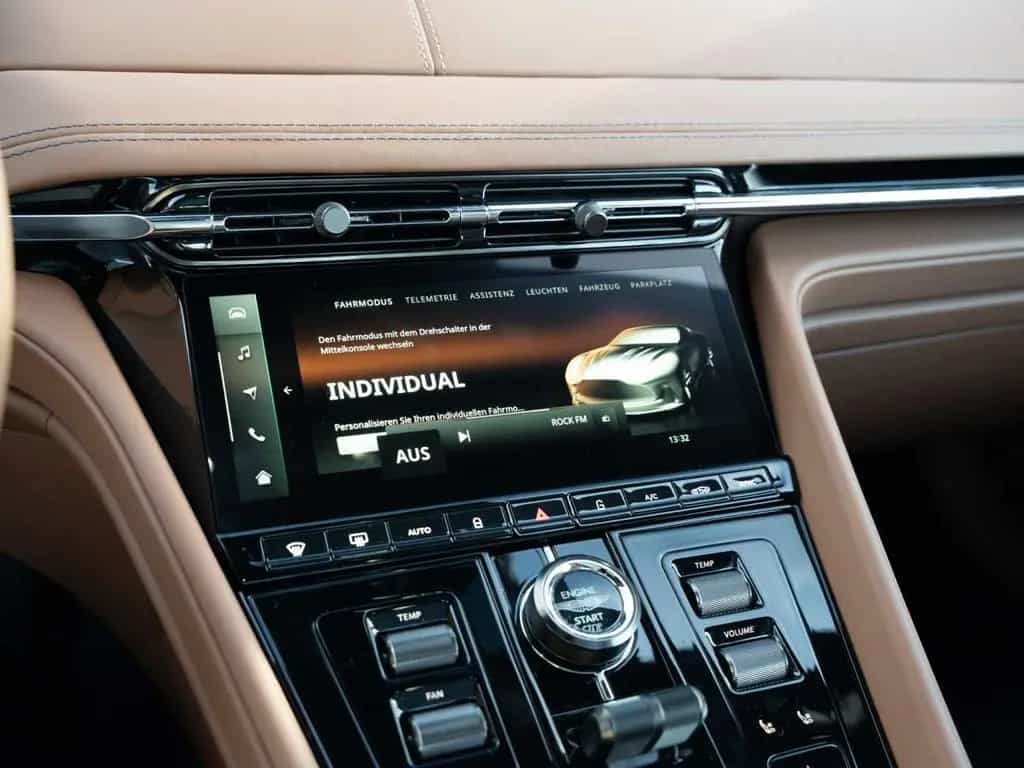 Aston Martin DB12 V8 Coupe null-photo-9