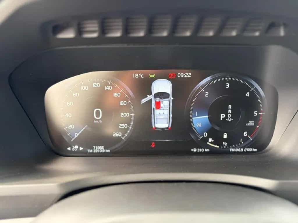 Volvo XC90 Momentum Pro AWD 07/2021-photo-11