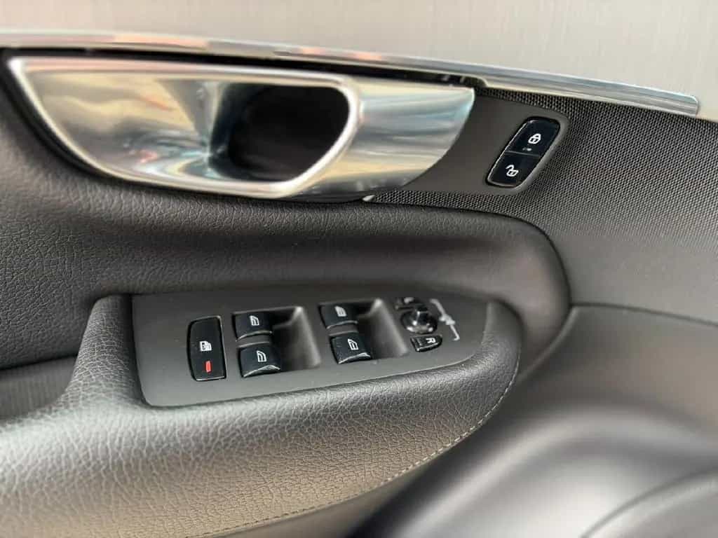 Volvo XC90 Momentum Pro AWD 07/2021-photo-9