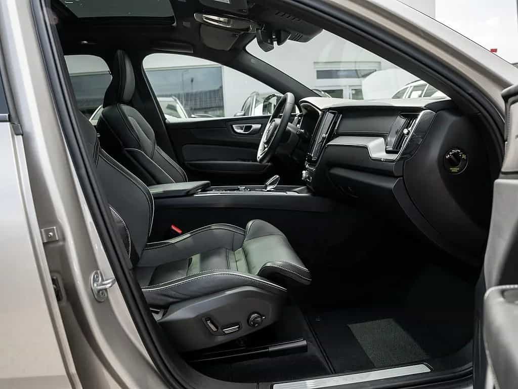 Volvo XC60 B5 AWD Ultimate Dark 07/2023-photo-1