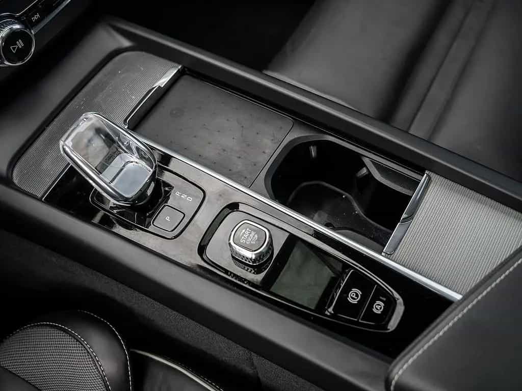 Volvo XC60 B5 AWD Ultimate Dark 07/2023-photo-19