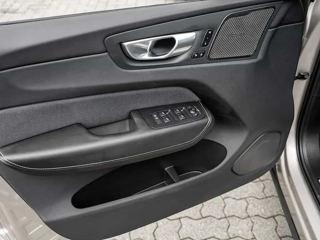 Volvo XC60 B5 AWD Ultimate Dark 07/2023-photo-25